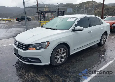 2016 Volkswagen Passat 1.8T S z USA, uszkodzony, nr VIN 1VWAT7A30GC036807